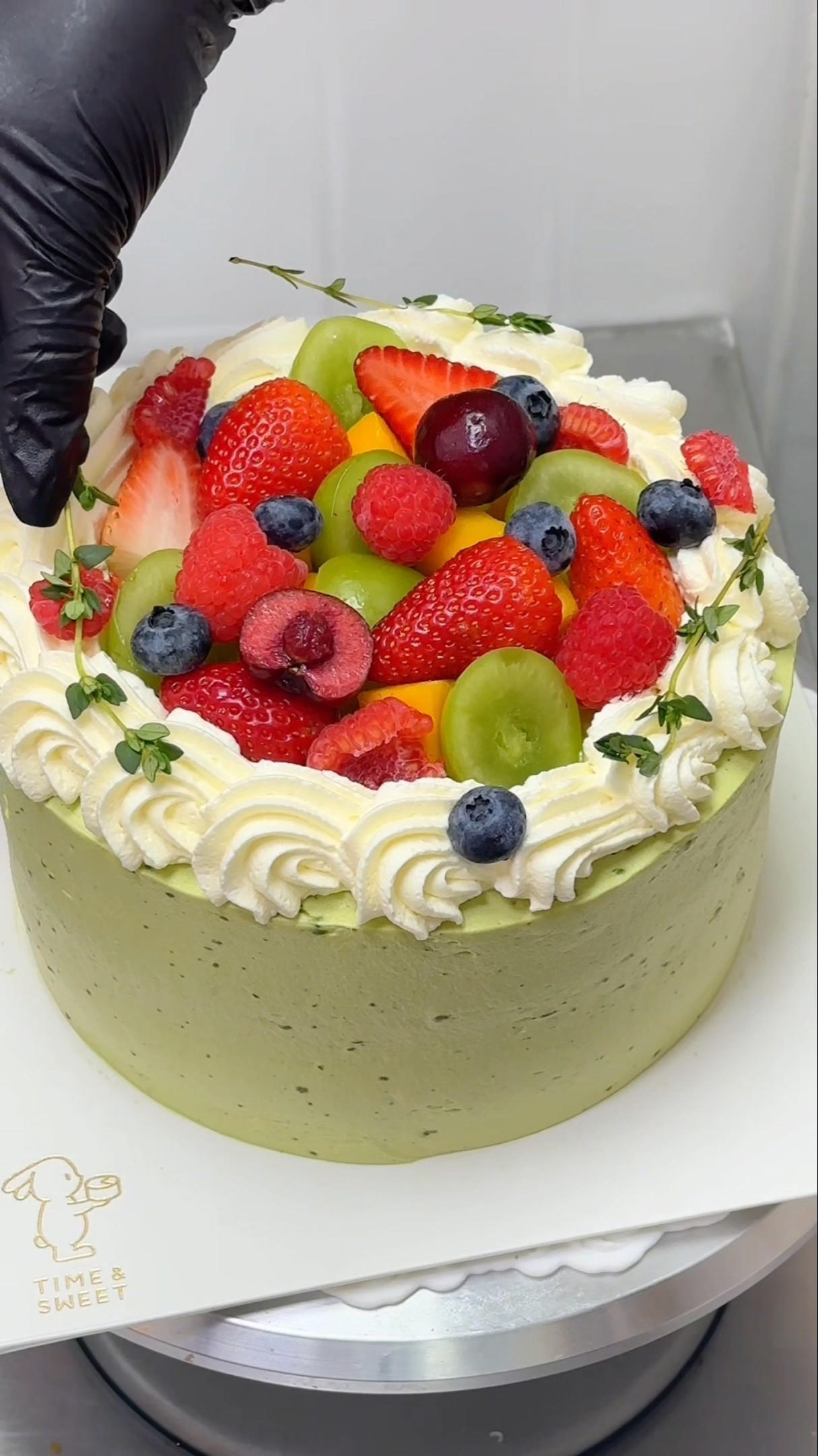 Cake tutorials, food creators, healing food, internet celebrity eggs